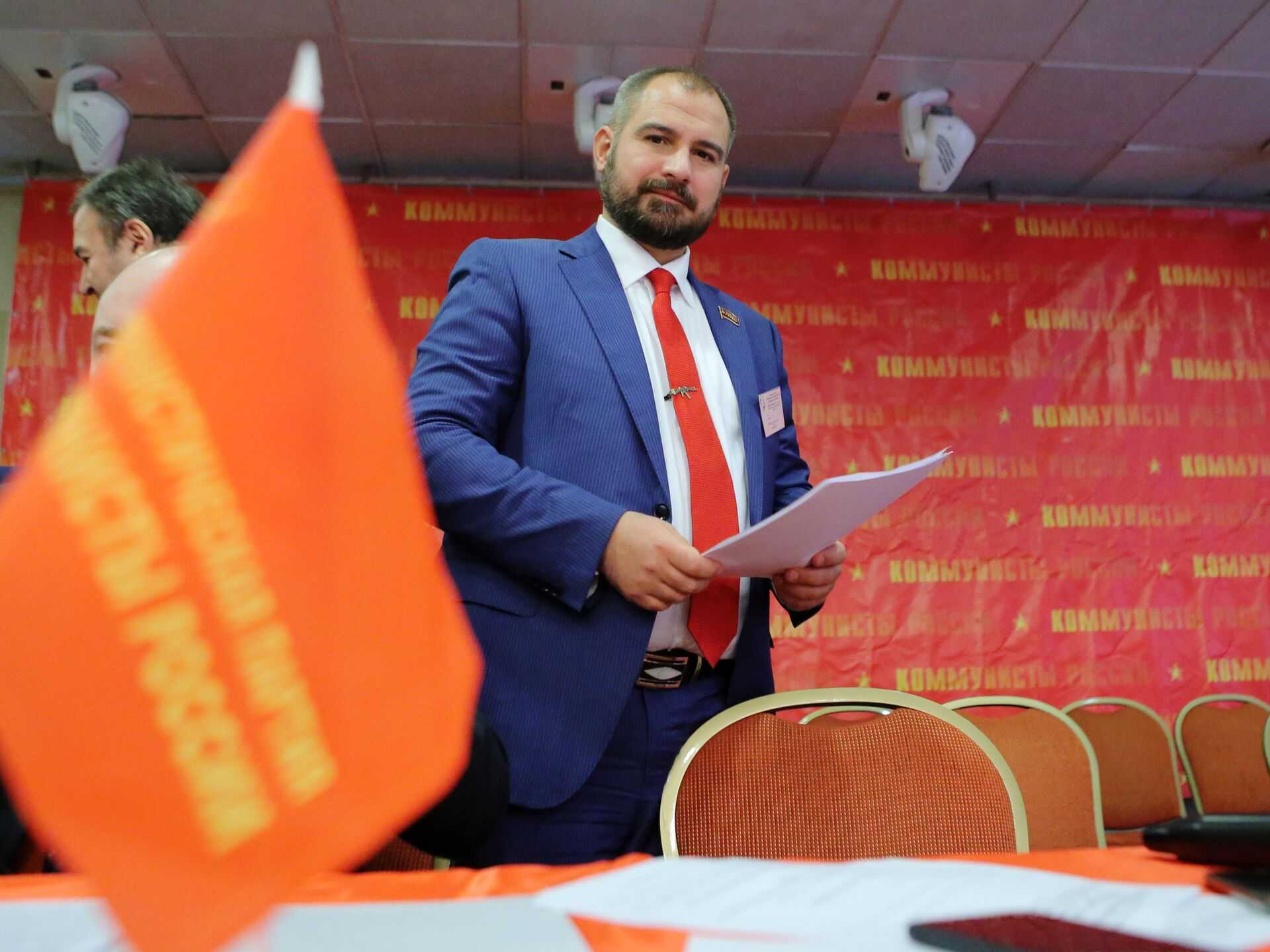Лидер партии коммунисты россии максим сурайкин принимает участи в выборах президента рф 2018