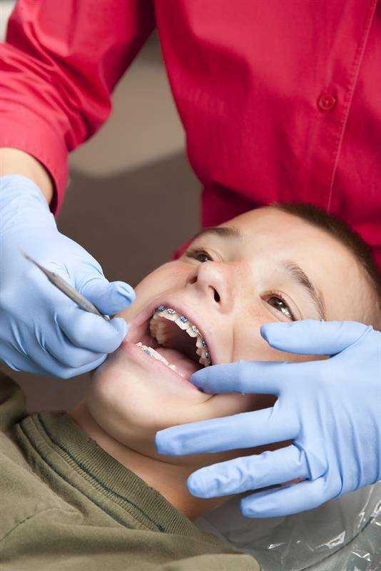 Врач ортодонт что это. Врач ортодонт. Стоматология брекеты. Врач стоматолог ортодонт. Ортодонтия в стоматологии.