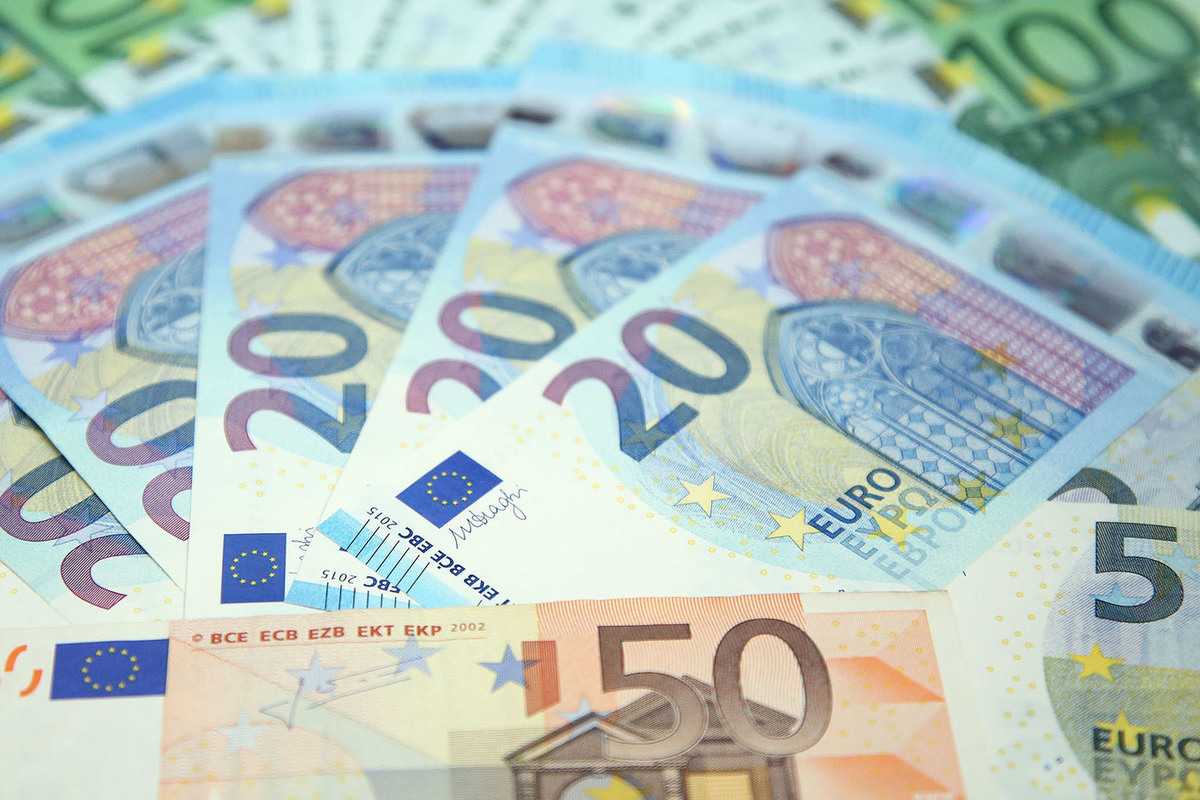 Евро сегодня в сумах. Евро фото. Валюта Евросоюза. Мировые валюты. Евро в рубли.