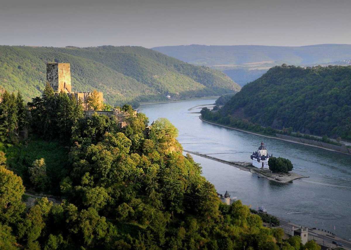 Самые длинные реки в европе: волга и другие знаменитые водные артерии германии, беларуси, украины. как называется наиболее протяженная восточно европейской равнины?
