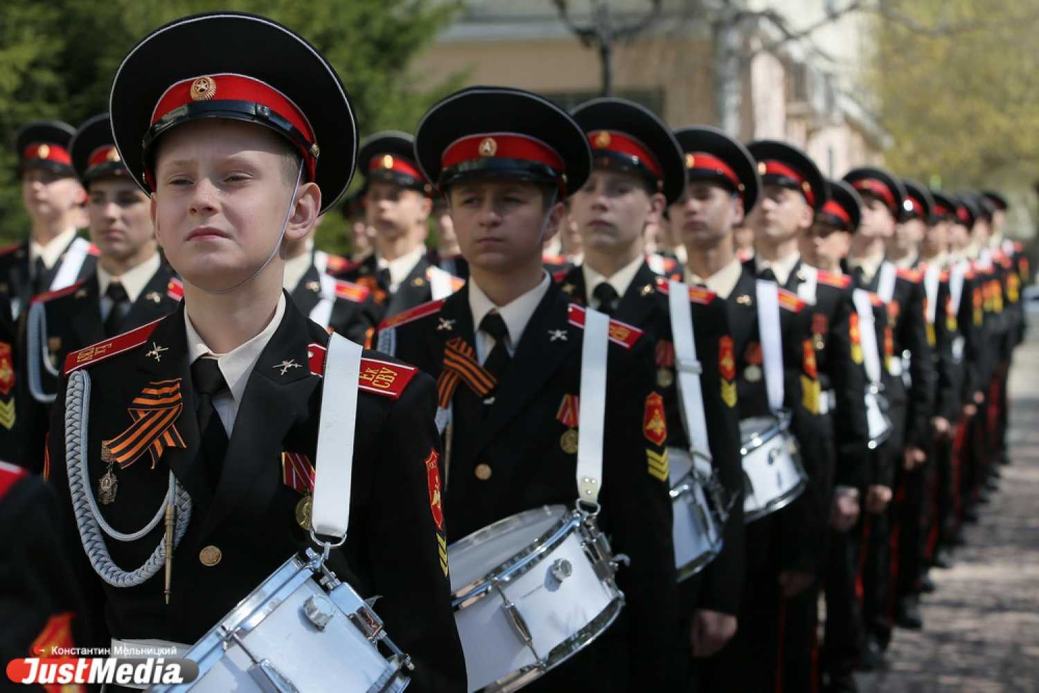 Сколько военных училищ. Суворовское училище в Смоленске. Форма девочек Суворовском училище МО РФ. Суворовское училище Калининград. Ставропольское Суворовское военное училище.